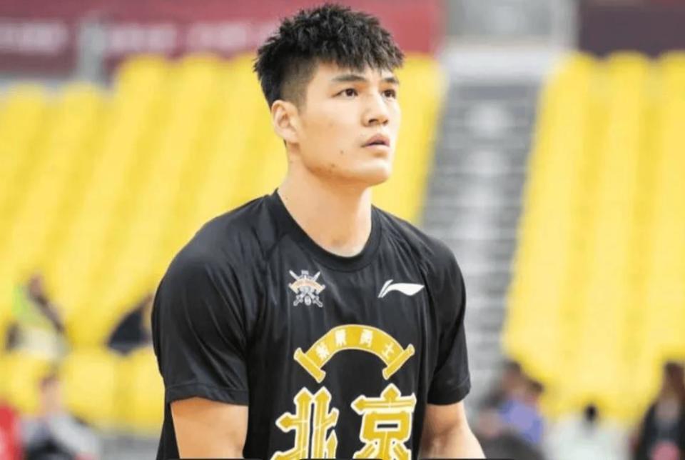广东队得到陈国豪但不确定会签约；徐杰宣传视频被下架